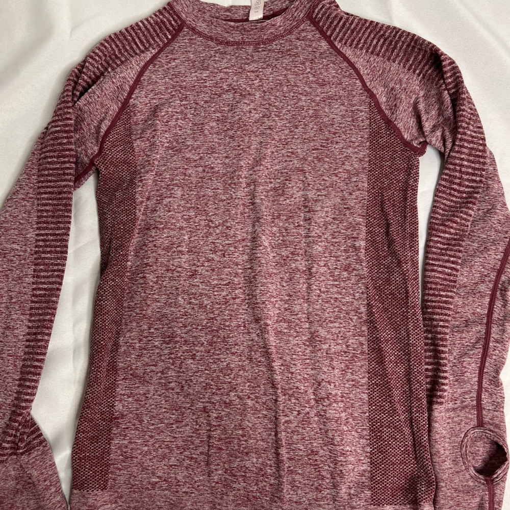 Activewear long sleeve shirt small